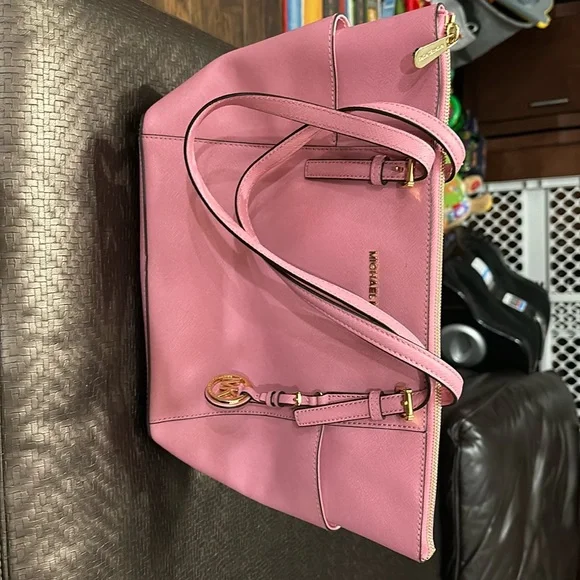 Selling a light pink Michael kors purse Michael Kors Purse Tote Crossbody Handbag Vanilla Pink MK  main image 4